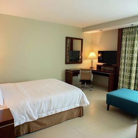 Hampton Inn By Hilton Mérida Extérieur photo