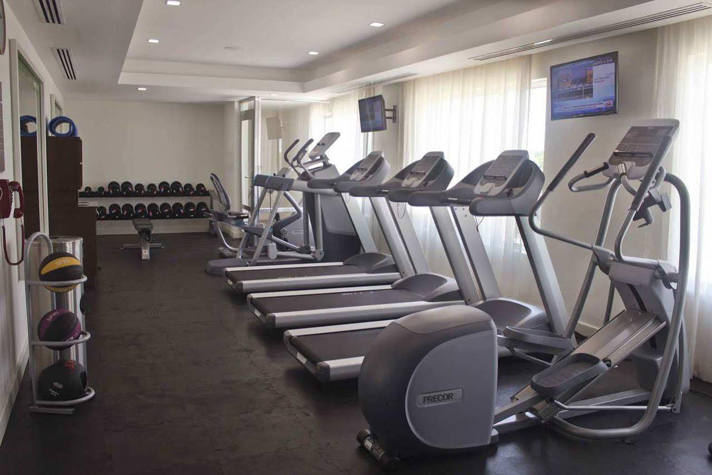 Hampton Inn By Hilton Mérida Extérieur photo