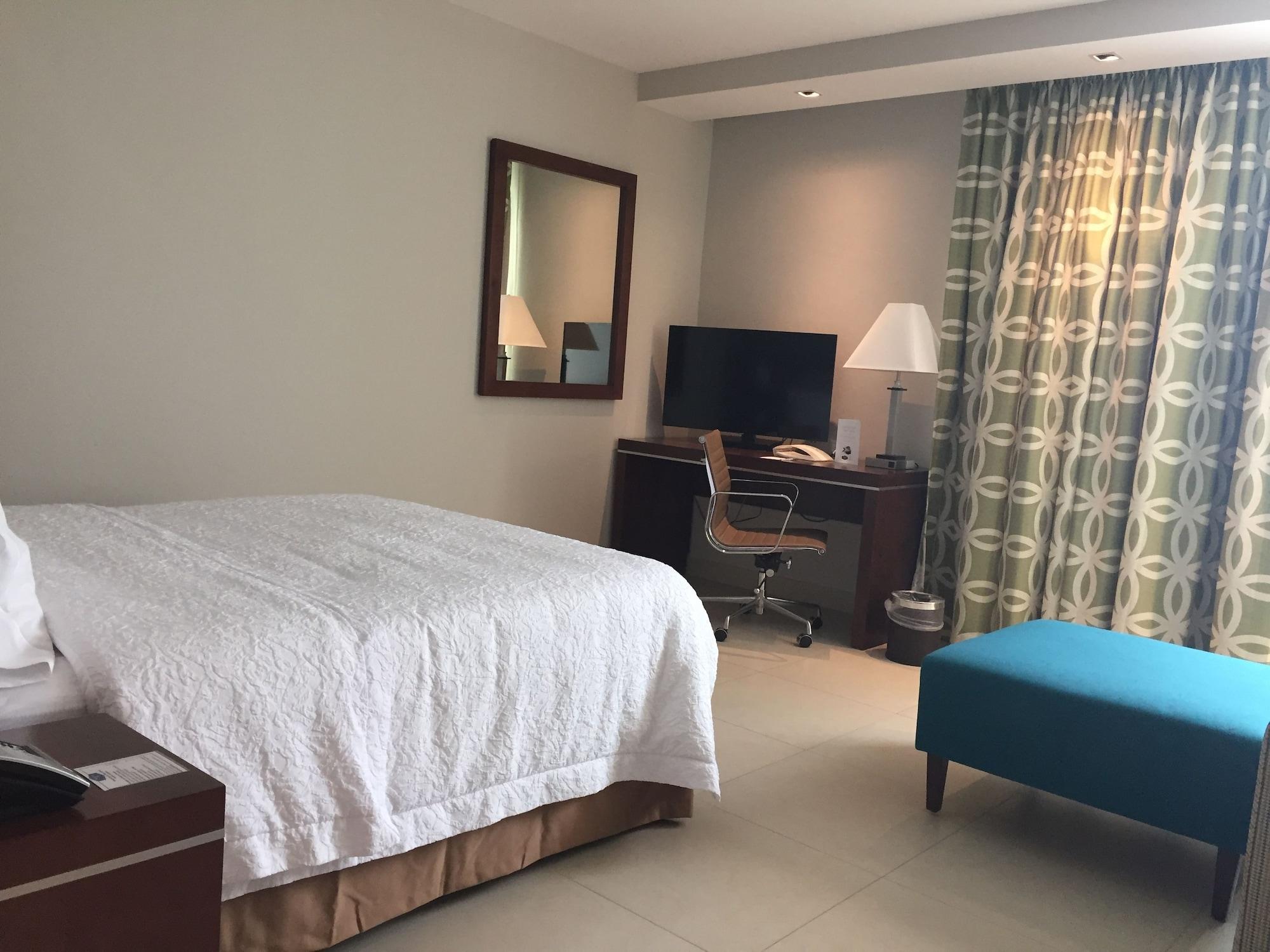 Hampton Inn By Hilton Mérida Extérieur photo