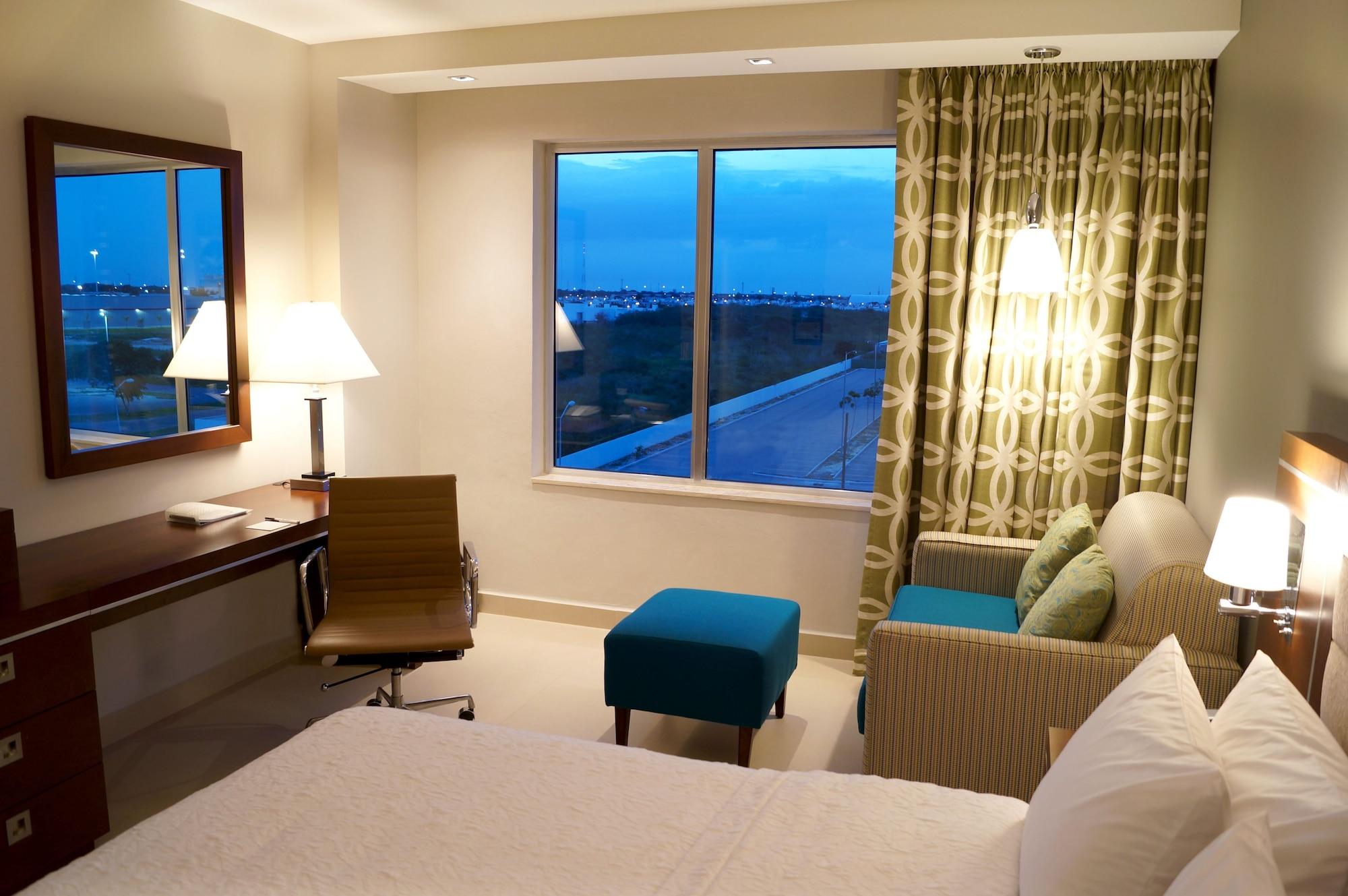 Hampton Inn By Hilton Mérida Extérieur photo