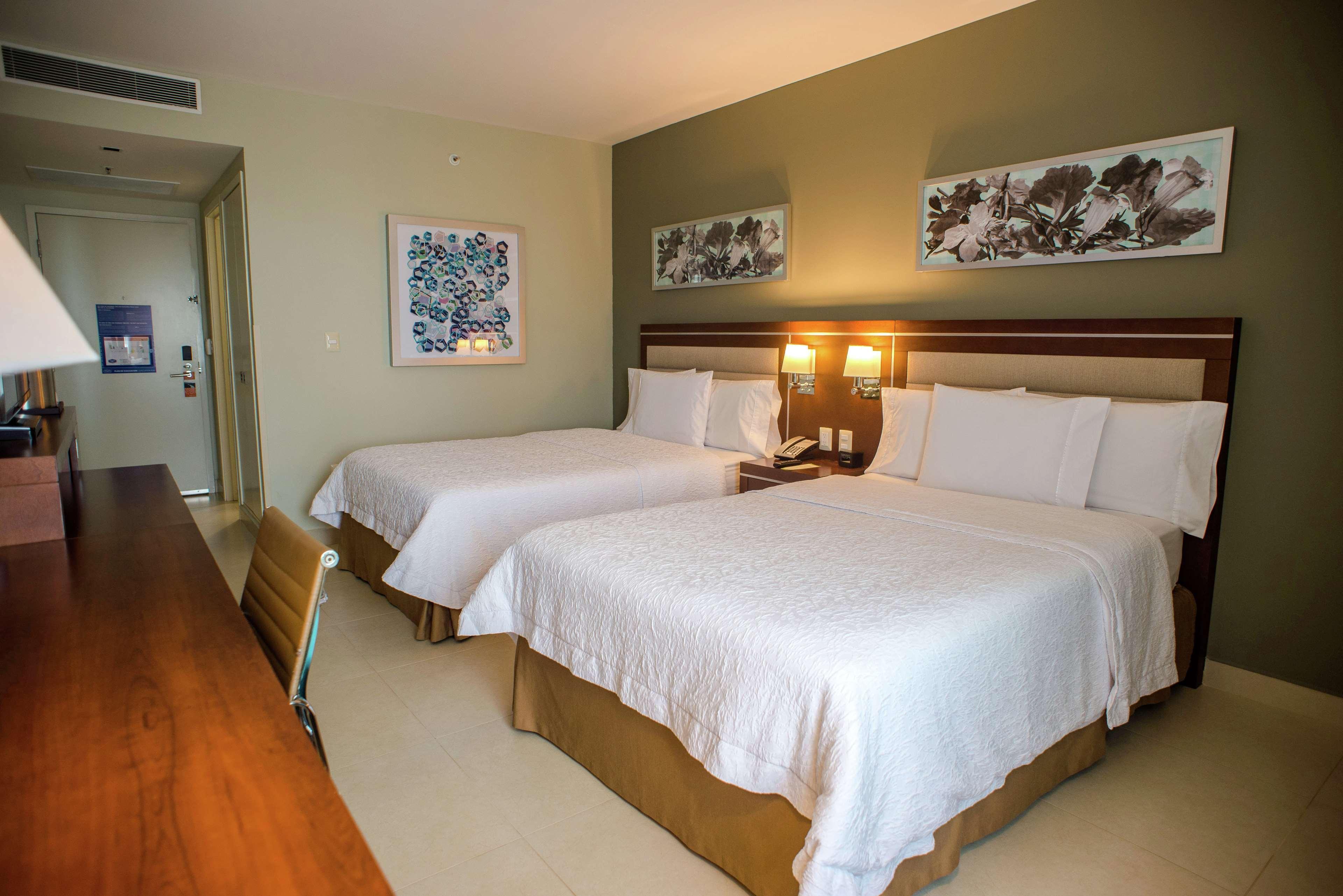 Hampton Inn By Hilton Mérida Extérieur photo