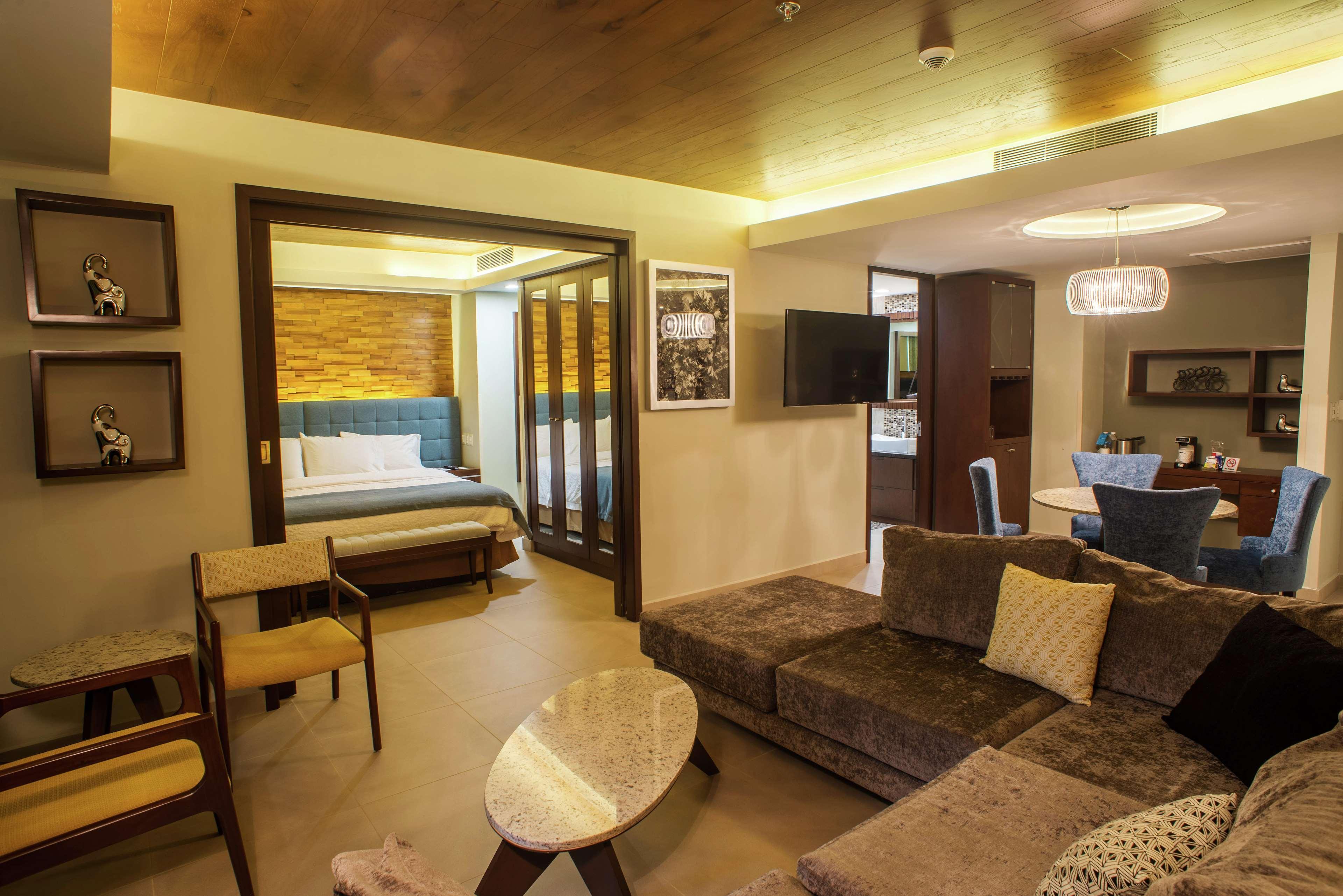Hampton Inn By Hilton Mérida Extérieur photo