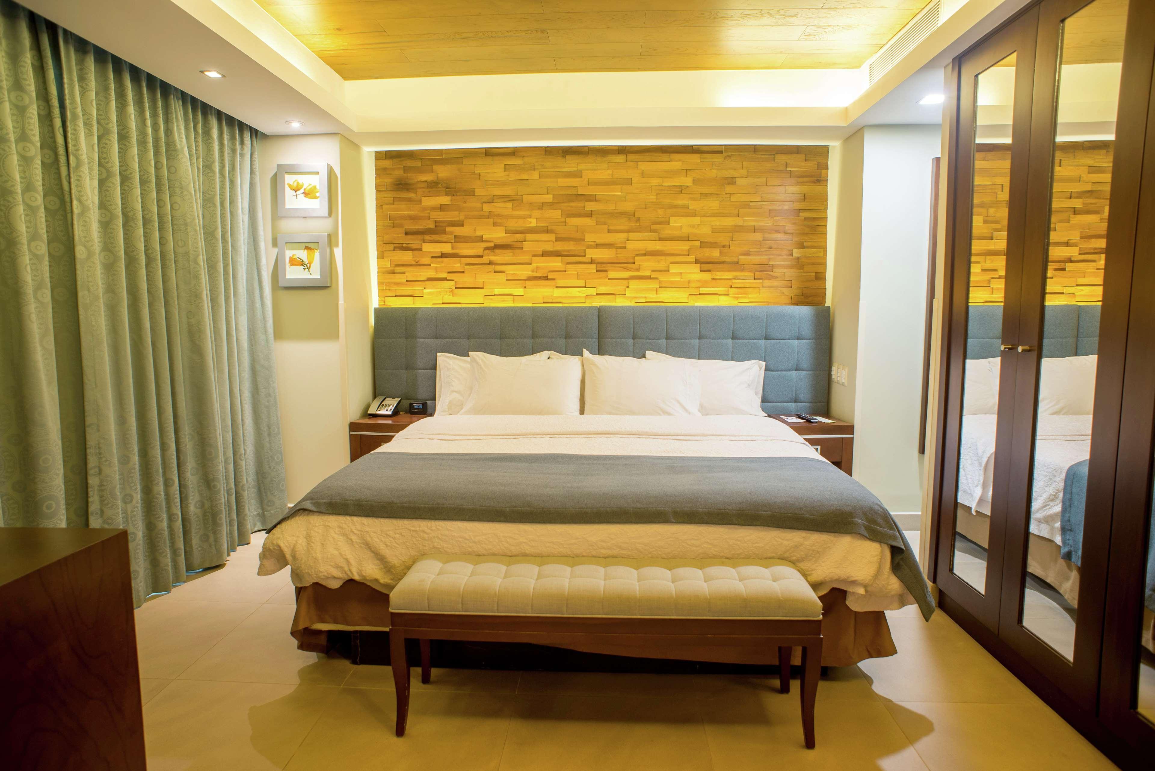 Hampton Inn By Hilton Mérida Extérieur photo