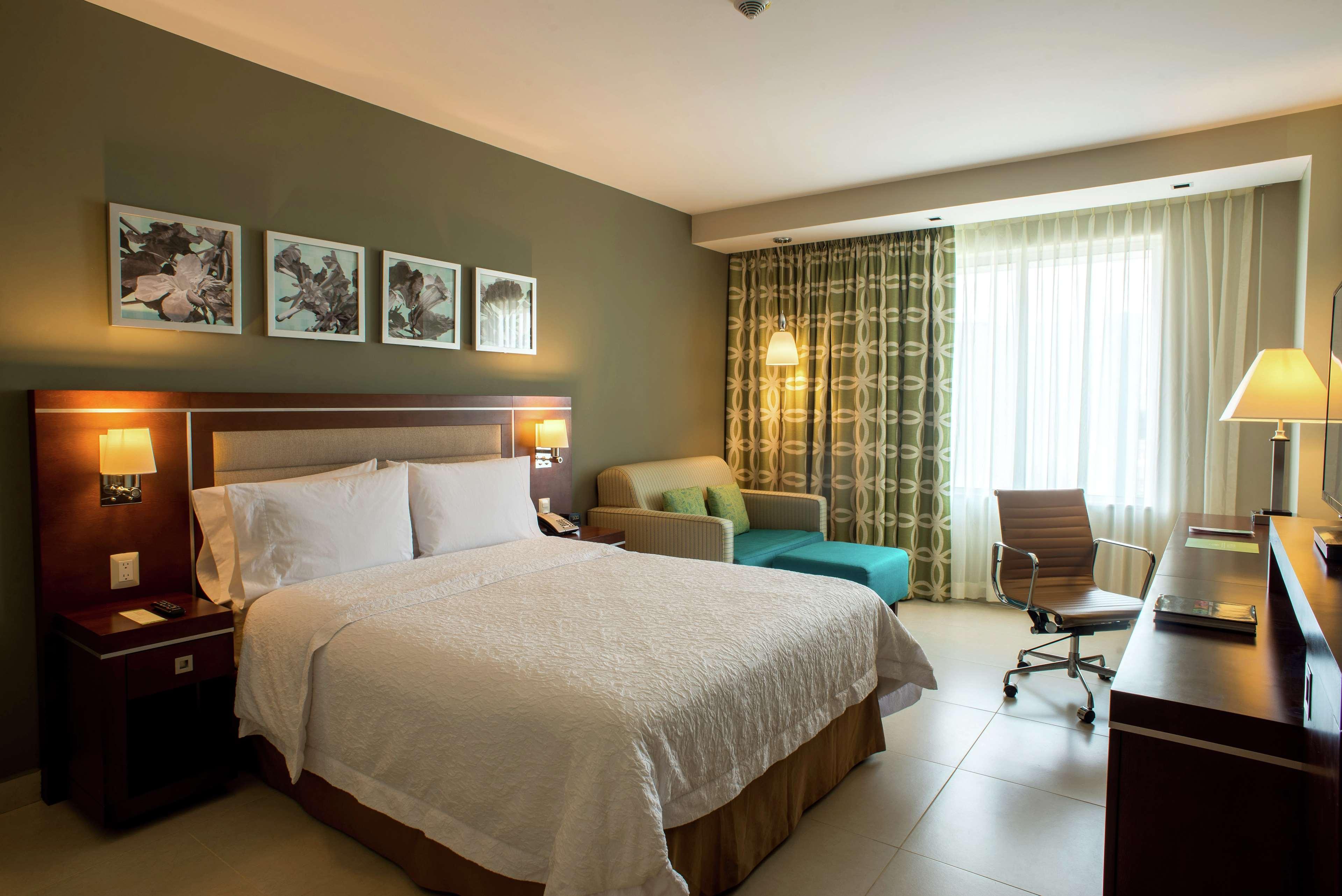 Hampton Inn By Hilton Mérida Extérieur photo