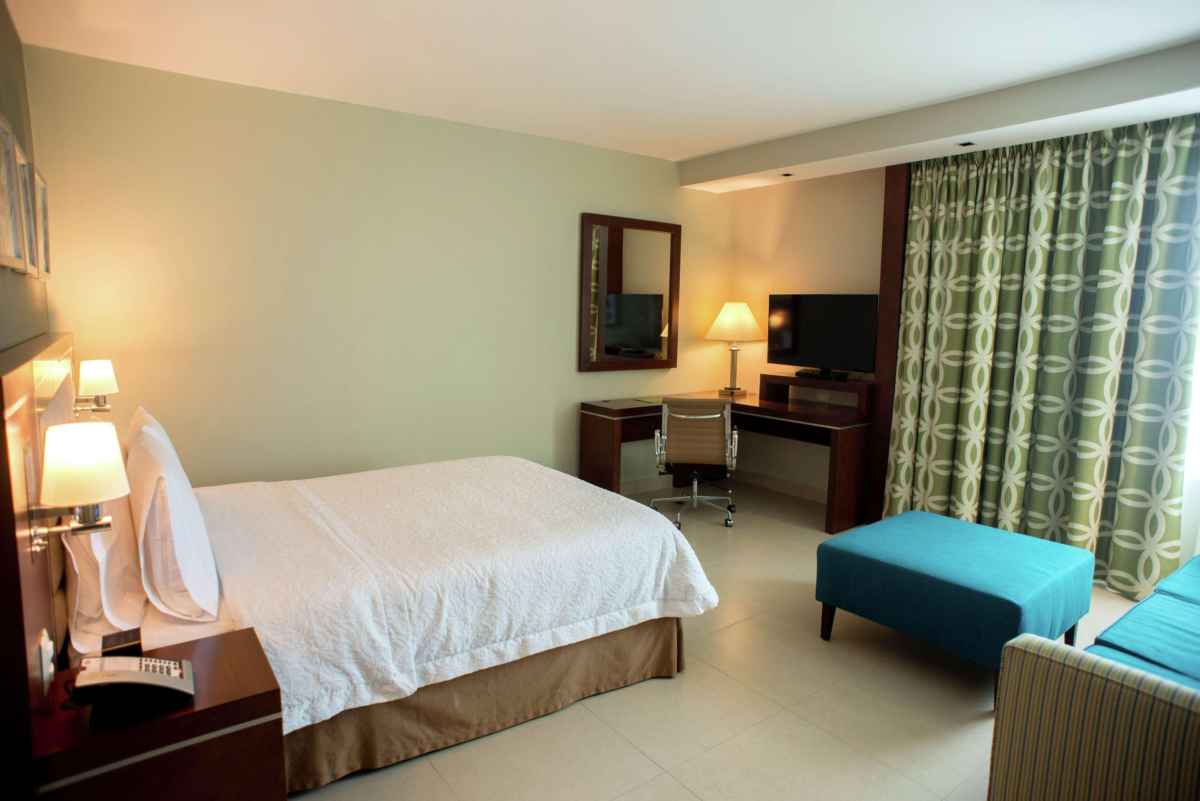 Hampton Inn By Hilton Mérida Extérieur photo