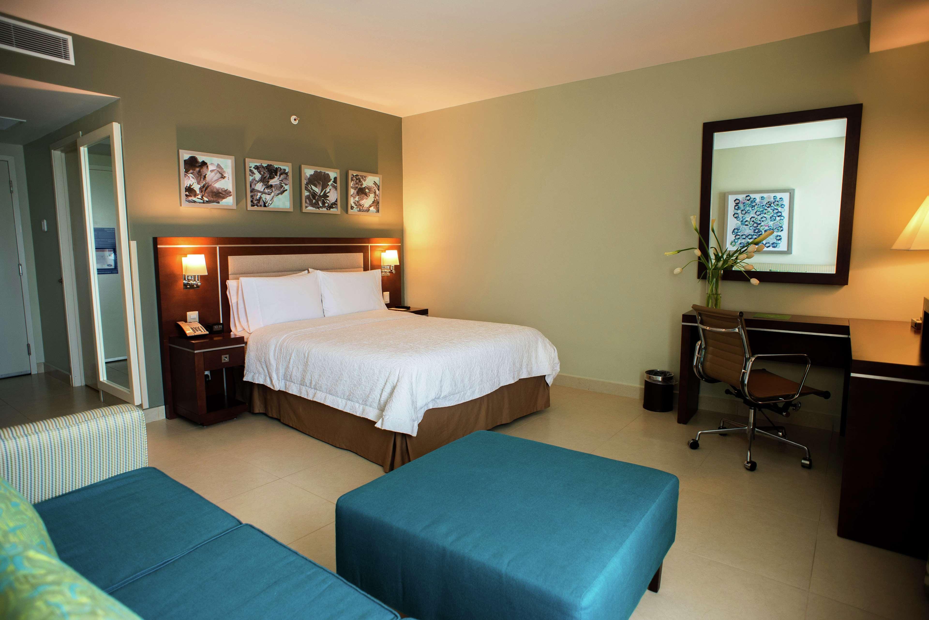 Hampton Inn By Hilton Mérida Extérieur photo