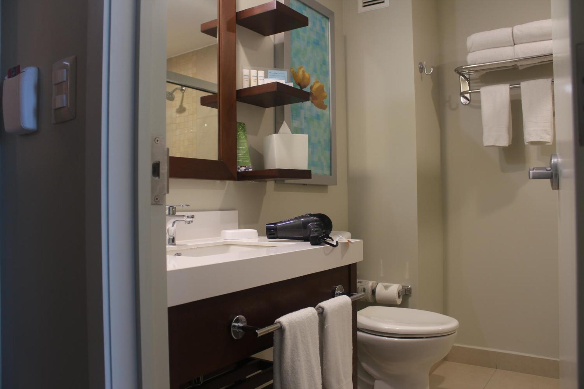 Hampton Inn By Hilton Mérida Extérieur photo