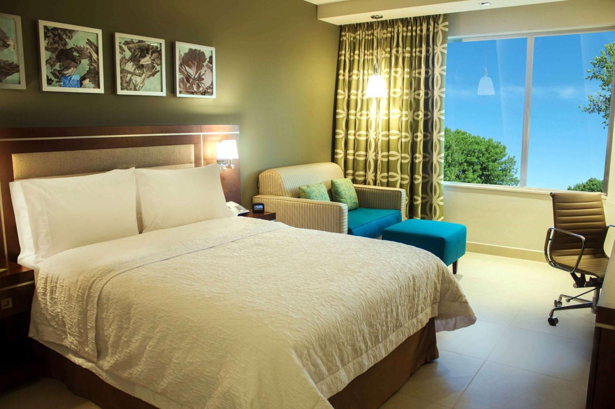 Hampton Inn By Hilton Mérida Extérieur photo